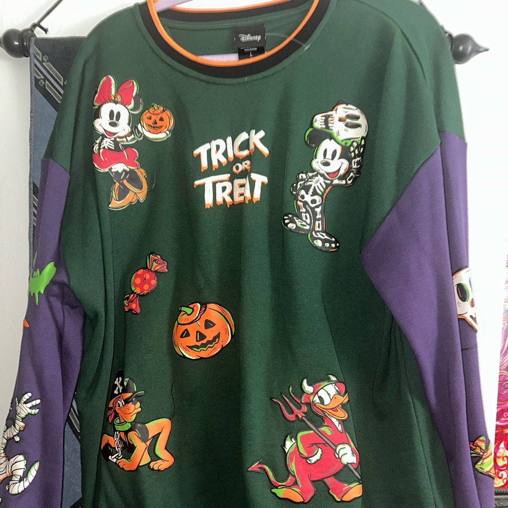 Disney Halloween Sweatshirt size Large